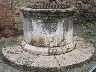 pozzo storico di Piazza San Francesco